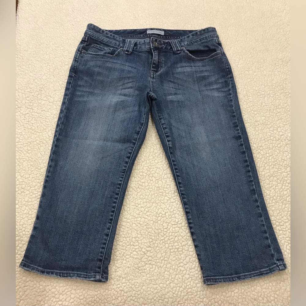 Aeropostale Stretch Denim Blue Jean Capri Pants
Size 9 / 10 Medium
2 Front & - Picture 1 of 16